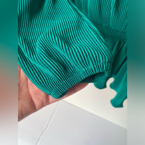 Women's Green  Plisse Surplice-Neck Peplum Top size large - Picture 6 of 9